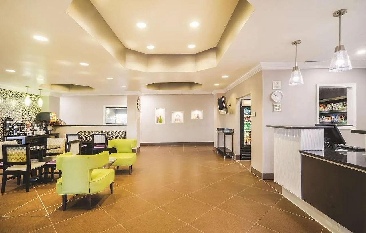 La Quinta Inn & Suites By Wyndham Louisville East