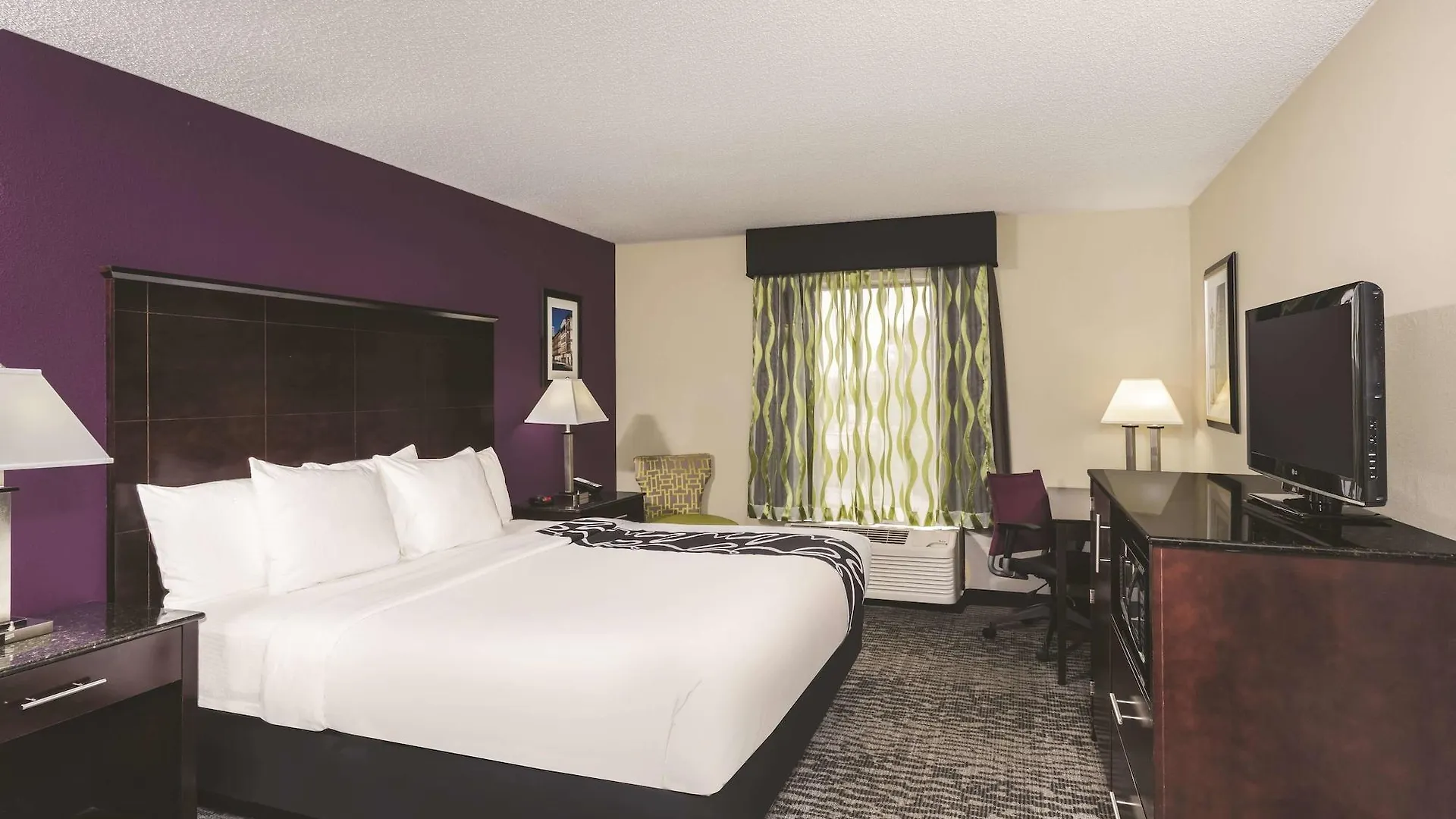 La Quinta Inn & Suites By Wyndham Louisville East 3*,  United States