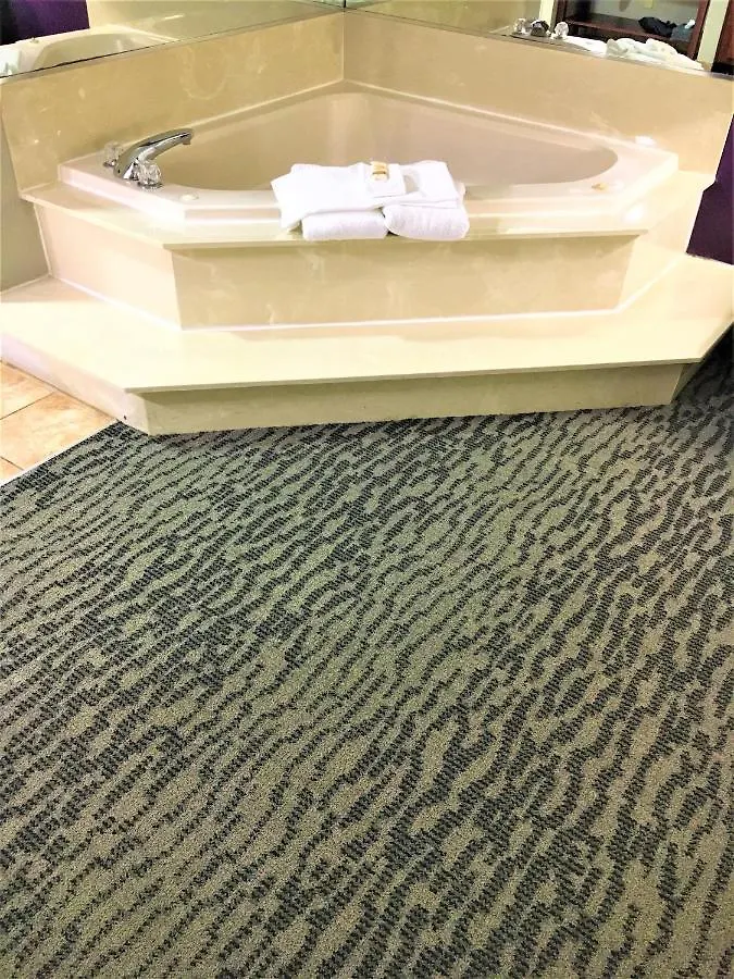 La Quinta Inn & Suites By Wyndham Louisville East 3*,
