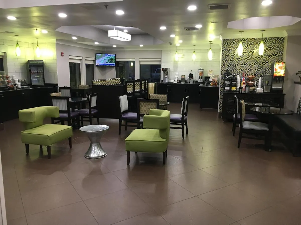 *** Hotel La Quinta Inn & Suites By Wyndham Louisville East United States
