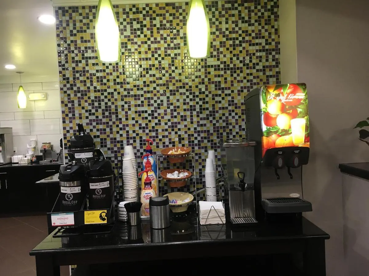 La Quinta Inn & Suites By Wyndham Louisville East